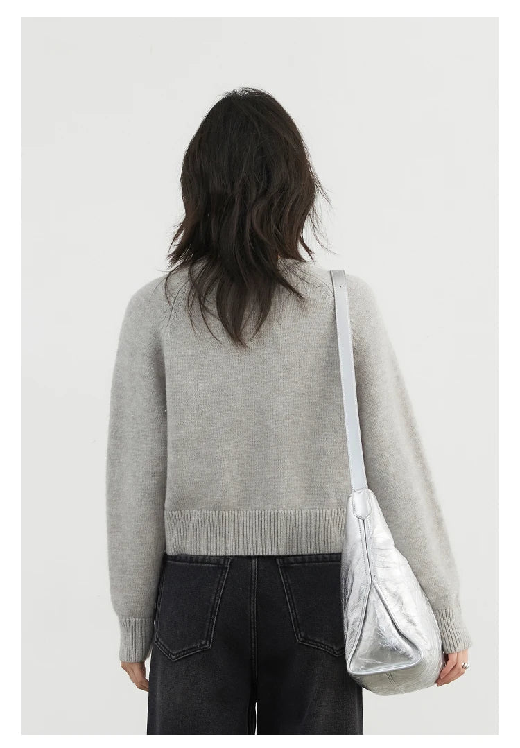 Cozy Loose Knitted Jumper with Raglan Sleeves, crafted from soft, luxurious fabric for ultimate comfort. This loose-fit design flatters all body shapes, making it perfect for lounging or brunch outings. Available in classic colors, it's a versatile