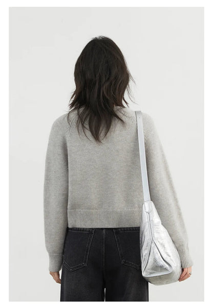 Cozy Loose Knitted Jumper with Raglan Sleeves, crafted from soft, luxurious fabric for ultimate comfort. This loose-fit design flatters all body shapes, making it perfect for lounging or brunch outings. Available in classic colors, it's a versatile