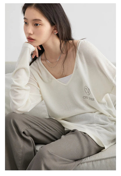 Discover our Loose V-Neck Embroidered T-Shirt, a perfect blend of comfort and style for Spring/Summer 2024. Crafted from lightweight, breathable fabric that provides natural sun protection, this versatile tee features elegant embroidered details and a flattering loose