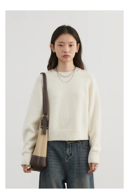 Cozy Loose Knitted Jumper with Raglan Sleeves, crafted from soft, luxurious fabric for ultimate comfort. This versatile piece features a loose fit that flatters all body shapes, making it perfect for lounging at home or brunch outings. Available in