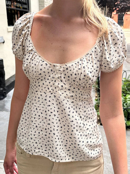 Discover the enchanting Gaono Y2K Fairy Cottage Vintage T-shirt, designed to bring a touch of retro grunge charm to your wardrobe. Featuring a cute square collar and whimsical lace details, this top is perfect for summer outings. Made from a soft