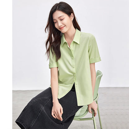 Woman wearing a light green shirt sitting on a chair