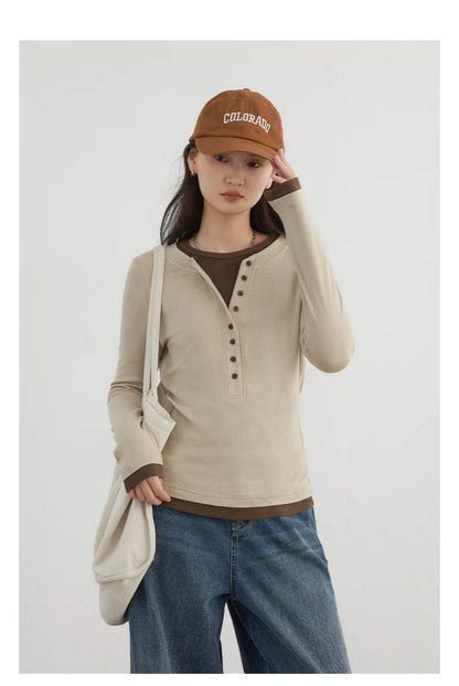 Cozy loose-fit knitted sweater and long sleeve top, crafted from soft, breathable fabric for all-day comfort. This stylish piece features a chic design perfect for layering and versatile enough for both casual and dressy occasions. Available in multiple colors to suit your